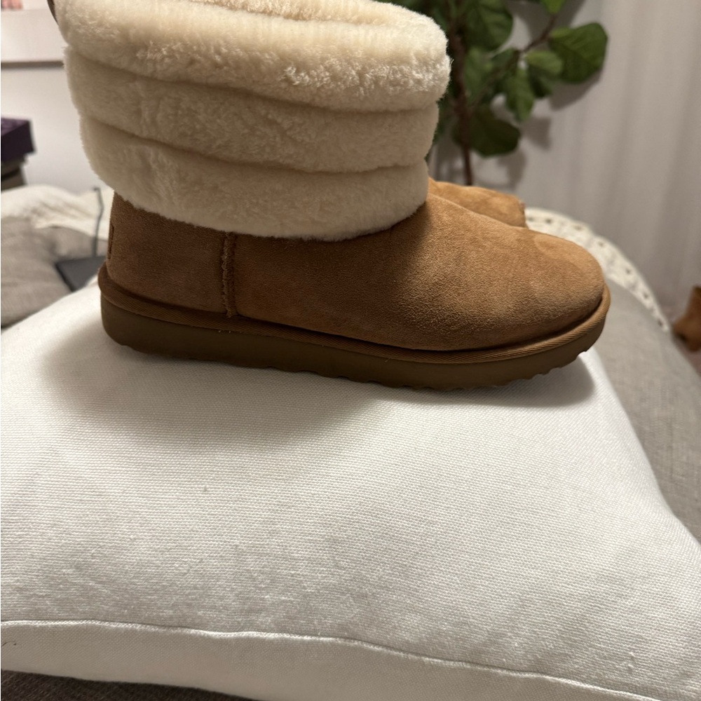 UGG Tan and Cream Sheepskin Boots - Picture 4 of 9